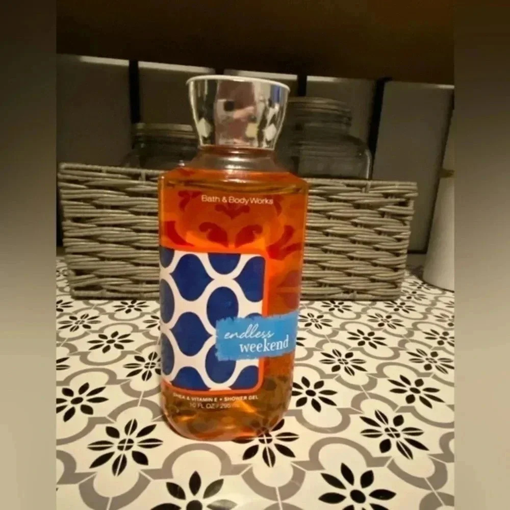 Bath and Bodyworks Endless Weekend Limited Edition Campaign Shower Gel